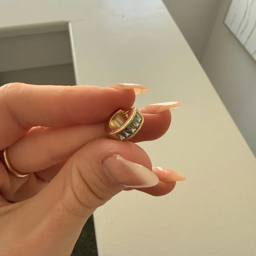 Kendra Scott gold and silver huggie earrings - Picture 5 of 6